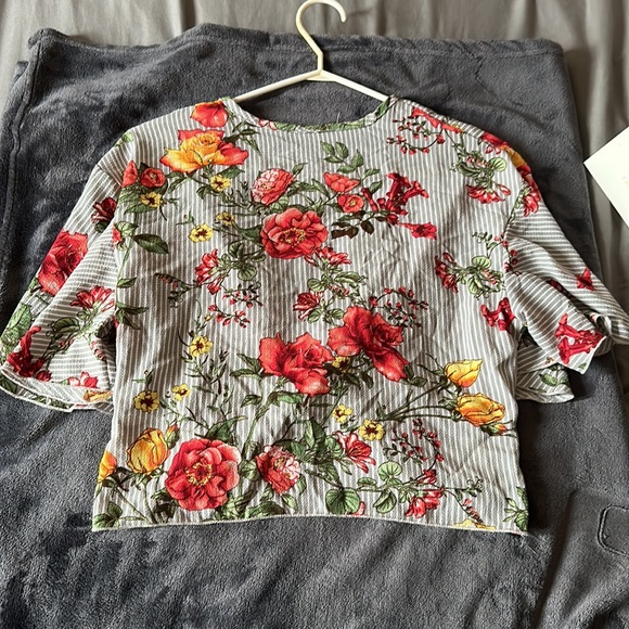 ❣️3/$30 STREETWEAR SOCIETY wrap floral crop top - Picture 7 of 7